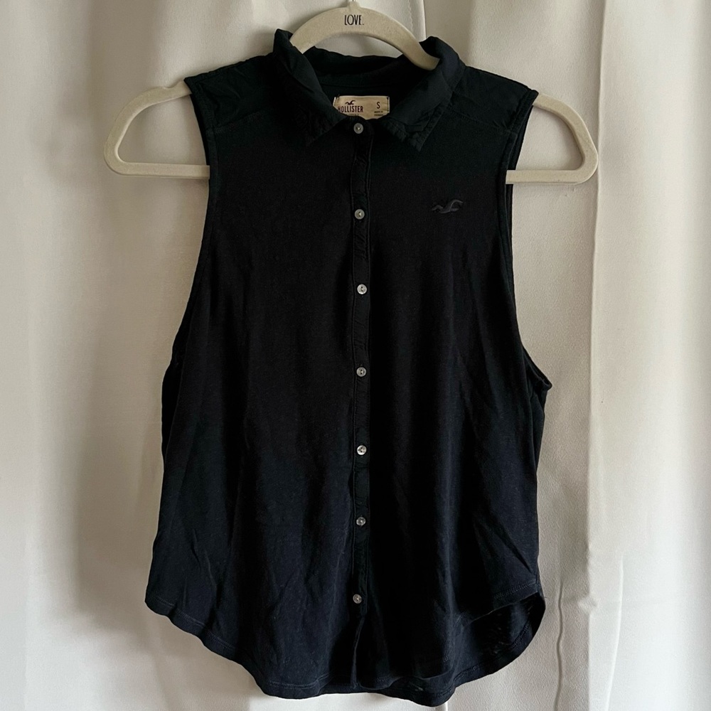 Hollister Sleeveless Button-Down